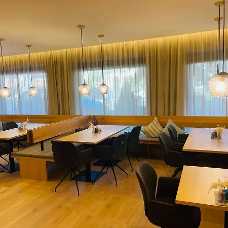 Aparthotel Alpinum 3*