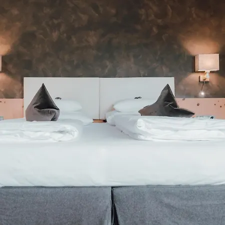 Alpinum Aparthotel 3*